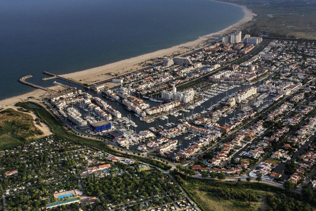 Amb Jardi I Amarre Empuriabrava